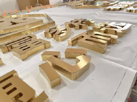 长顺拉丝不锈钢字的特点。